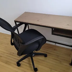 Free Parking, Beautiful 4 1/2- 2 Bedroom Canada
