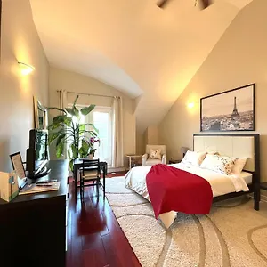 Stunning In Townhouse Across The Canada