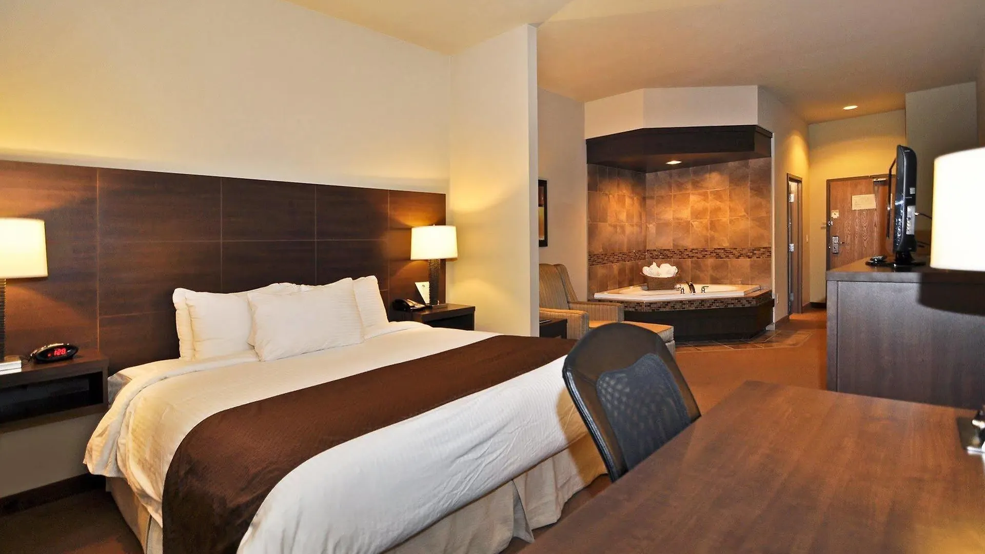 Best Western Plus Dartmouth Hotel & Suites 4*,  Canada
